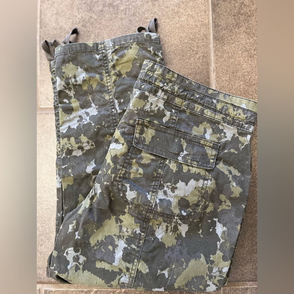 Windriver pants capris crops size 8 camouflage mid rise green grey trousers - Picture 4 of 11
